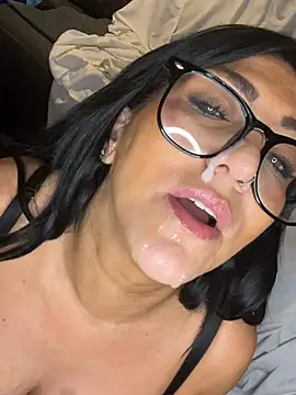 Snapshot of LittleMissEeve chatting on May 2026 03:48:02 AM LittleMissEeve online show from May 2026 03:48:02 AM