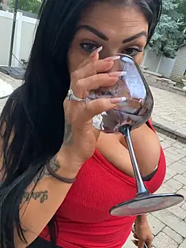 Snapshot of LittleMissEeve chatting on July 2026 01:20:01 AM LittleMissEeve online show from July 2026 01:20:01 AM