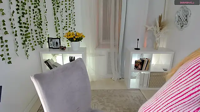 Laly Peach online show from January 2026 12:55:01 PM