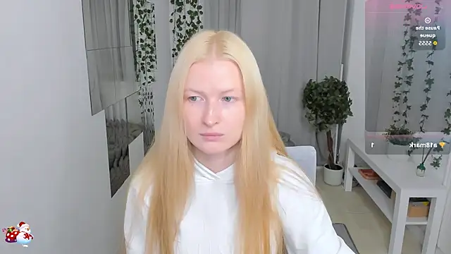 Snapshot of Laly_Peach chatting on July 2026 12:07:01 PM Laly Peach online show from July 2026 12:07:01 PM