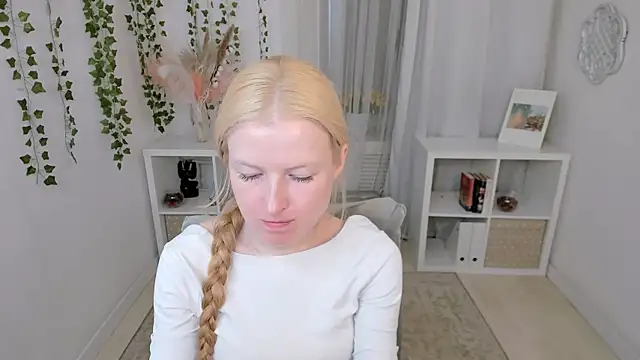 Snapshot of Laly_Peach chatting on July 2026 07:50:01 AM Laly Peach online show from July 2026 07:50:01 AM