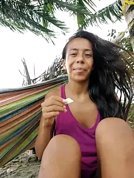 Luna-Natural online show from October 2025 04:00:01 PM