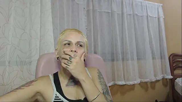 Snapshot of moon_cat85 chatting on October 2025 02:56:02 AM moon cat85 online show from October 2025 02:56:02 AM