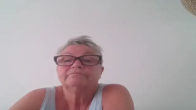 GrannyChrissy68 online show from October 2025 02:36:01 PM