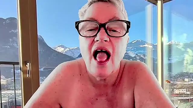GrannyChrissy68 online show from February 2026 02:14:01 PM