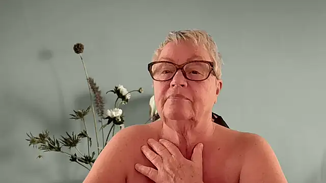 GrannyChrissy68 online show from March 2026 03:38:01 PM