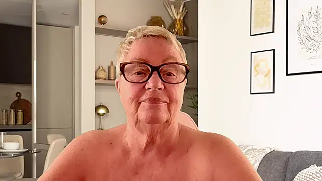GrannyChrissy68 online show from April 2026 05:02:01 PM