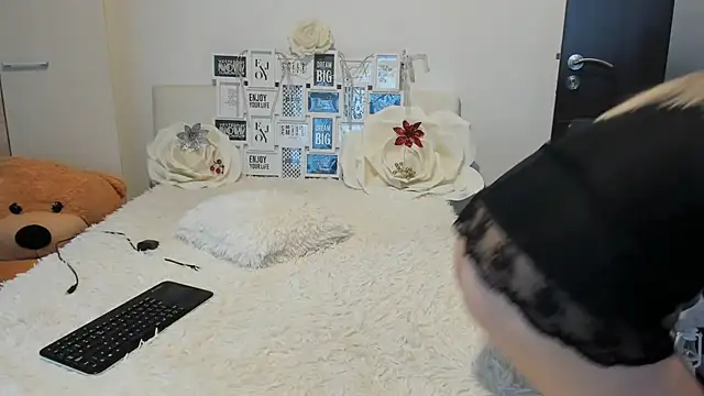 sweetemy4u online show from December 2025 01:38:02 PM