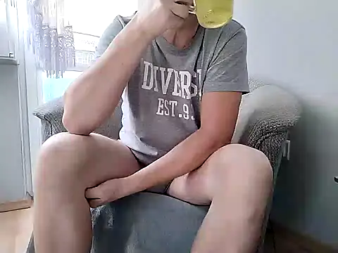 grzes19763 online show from February 2025 12:32:01 PM