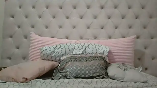 Snapshot of beautylovess chatting on December 2025 03:29:02 PM beautylovess online show from December 2025 03:29:02 PM