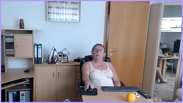 Sissygera online show from October 2025 12:48:02 PM