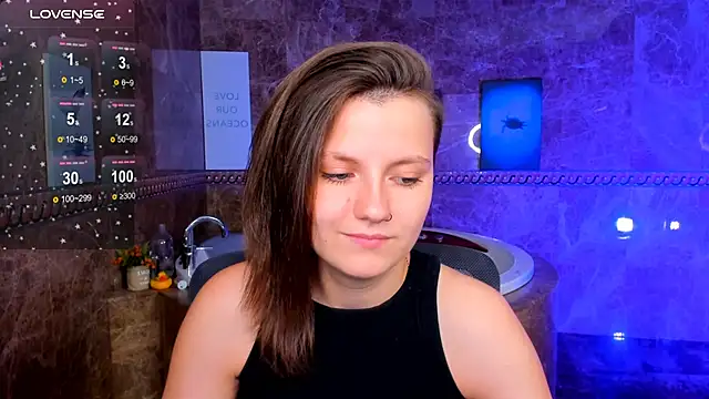 Snapshot of MelindaTin chatting on June 2026 03:25:01 AM MelindaTin online show from June 2026 03:25:01 AM