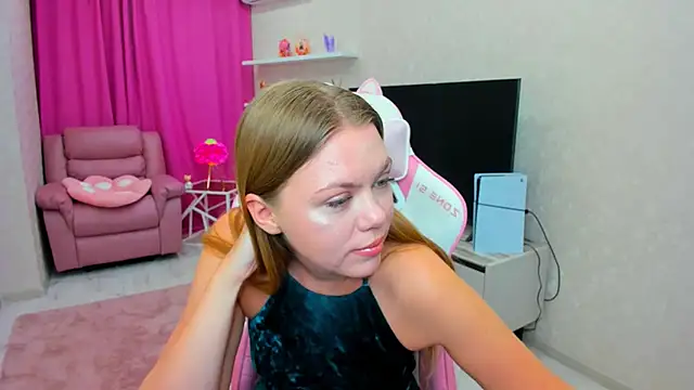 Strawberrye online show from February 2026 03:23:01 AM