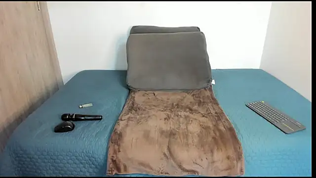 AmeliPonce online show from April 2026 04:02:02 PM