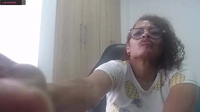 BustyMilf  online show from January 2025 04:30:01 PM