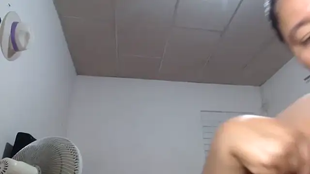 adrixxx38 online show from December 2025 01:13:01 AM