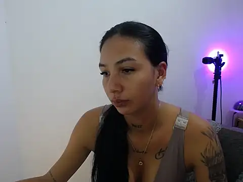 Snapshot of Allyson_Smith chatting on January 2025 11:45:01 PM Allyson Smith online show from January 2025 11:45:01 PM