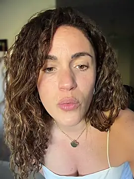 Clara-xoxo online show from March 2026 01:57:02 PM