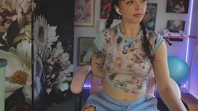Snapshot of makiyahbelle chatting on May 2026 06:53:02 AM makiyahbelle online show from May 2026 06:53:02 AM