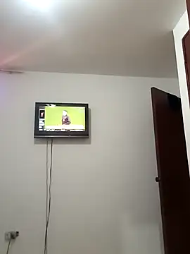 joanpinzon online show from November 2025 04:05:01 PM