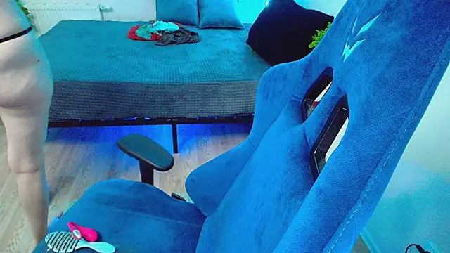 CranberryHot online show from November 2025 02:15:01 PM