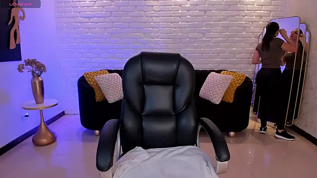 MorganHicks online show from November 2025 08:52:01 PM