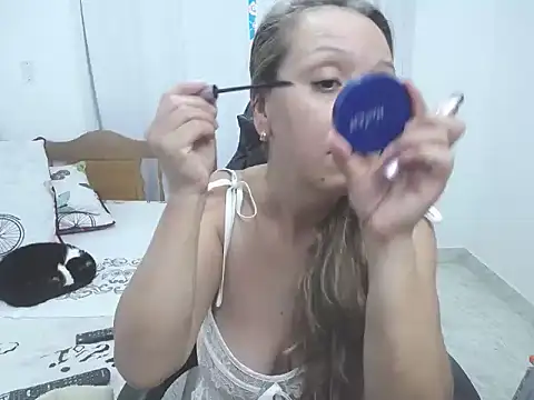 yeslluisa online show from October 2025 09:58:02 PM