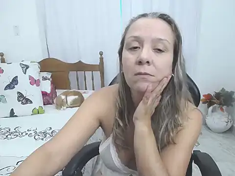 yeslluisa online show from February 2026 07:46:01 PM