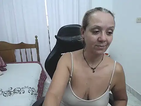 Snapshot of yeslluisa chatting on May 2026 07:55:02 PM yeslluisa online show from May 2026 07:55:02 PM