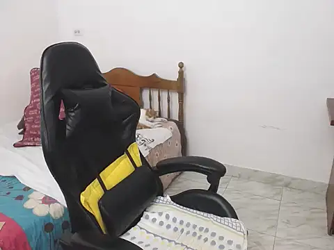 yeslluisa online show from July 2026 08:14:01 PM