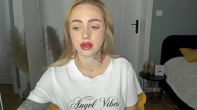 sexyCoralie online show from May 2026 06:43:02 AM