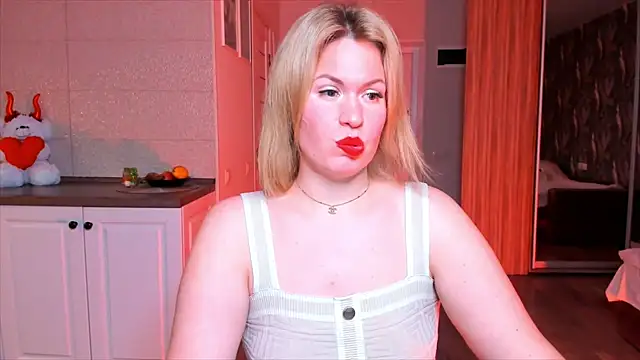 HotTiffani online show from November 2025 05:46:01 PM