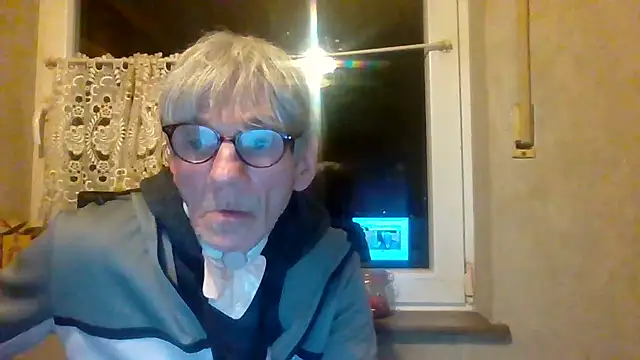 Snapshot of InMeinenMund chatting on December 2024 04:38:02 PM InMeinenMund online show from December 2024 04:38:02 PM