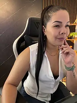 Snapshot of KellyBrooklyn_ chatting on April 2026 03:38:02 PM KellyBrooklyn online show from April 2026 03:38:02 PM