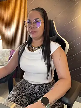 Snapshot of KellyBrooklyn_ chatting on April 2026 03:28:02 PM KellyBrooklyn online show from April 2026 03:28:02 PM