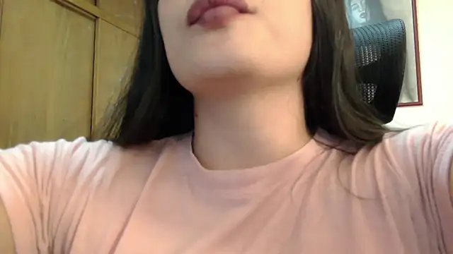 Snapshot of Honey_Aynur20 chatting on February 2025 10:20:02 PM Honey Aynur20 online show from February 2025 10:20:02 PM