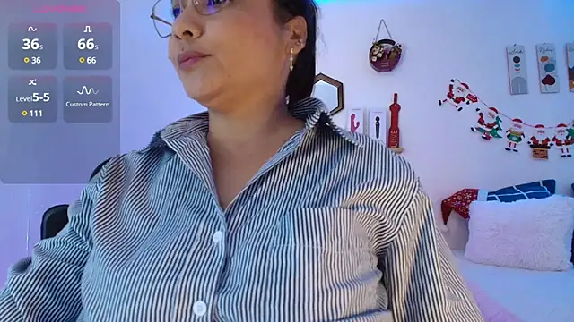 JuliRamirez online show from December 2024 08:28:02 PM