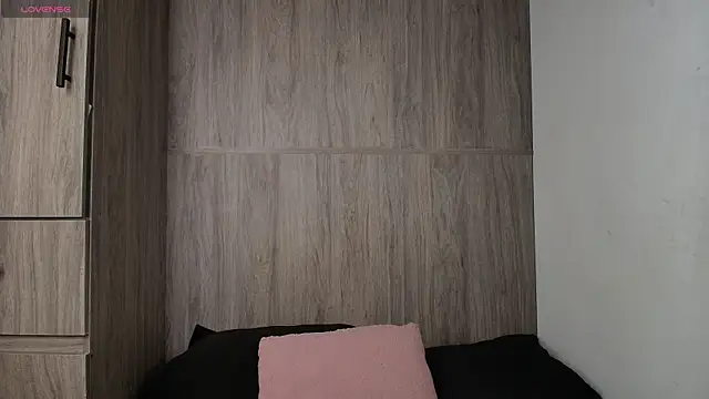 Swetisabella01 online show from March 2026 01:43:02 AM