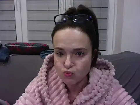 Snapshot of Vfhuj chatting on February 2025 11:01:01 PM Vfhuj online show from February 2025 11:01:01 PM