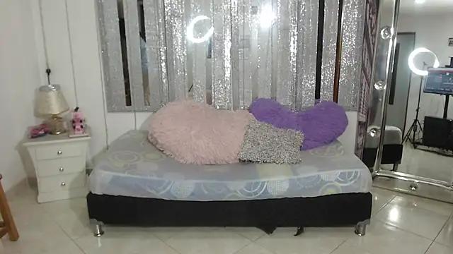 mijal queen online show from January 2025 02:25:01 AM