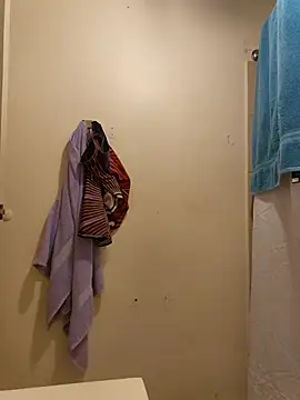 Snapshot of tropikboy chatting on October 2025 10:05:01 AM tropikboy online show from October 2025 10:05:01 AM