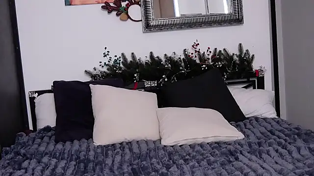 Ashley Ross  online show from December 2024 07:44:01 AM