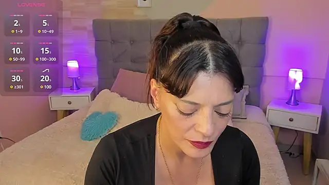  Abril W online show from February 2025 12:09:01 AM