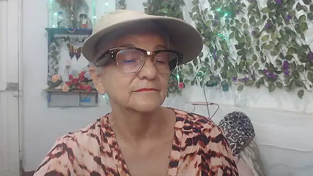 FunnyGrandma online show from December 2024 01:47:02 AM