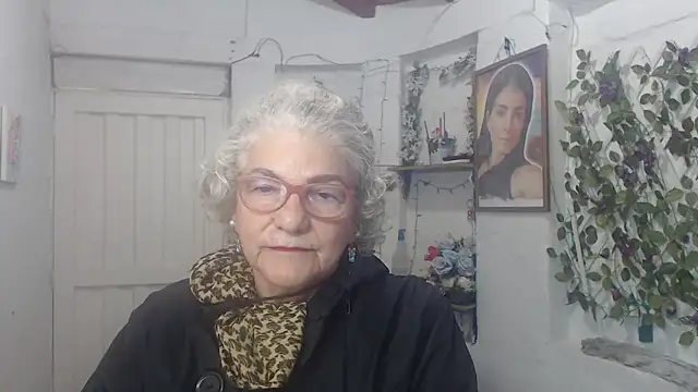FunnyGrandma online show from October 2025 03:16:02 AM