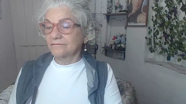 FunnyGrandma online show from October 2025 01:06:01 AM