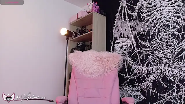 antoniaacxx online show from April 2026 08:06:02 PM