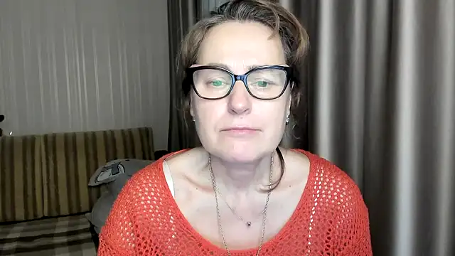 lauraoven online show from February 2025 05:30:02 PM