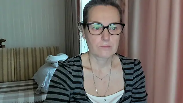 lauraoven online show from February 2025 07:06:02 AM