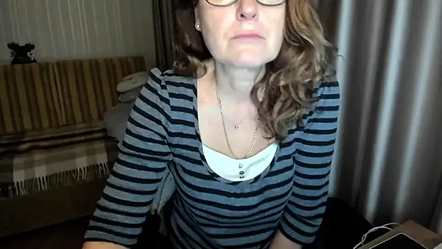 lauraoven online show from November 2025 04:29:02 PM